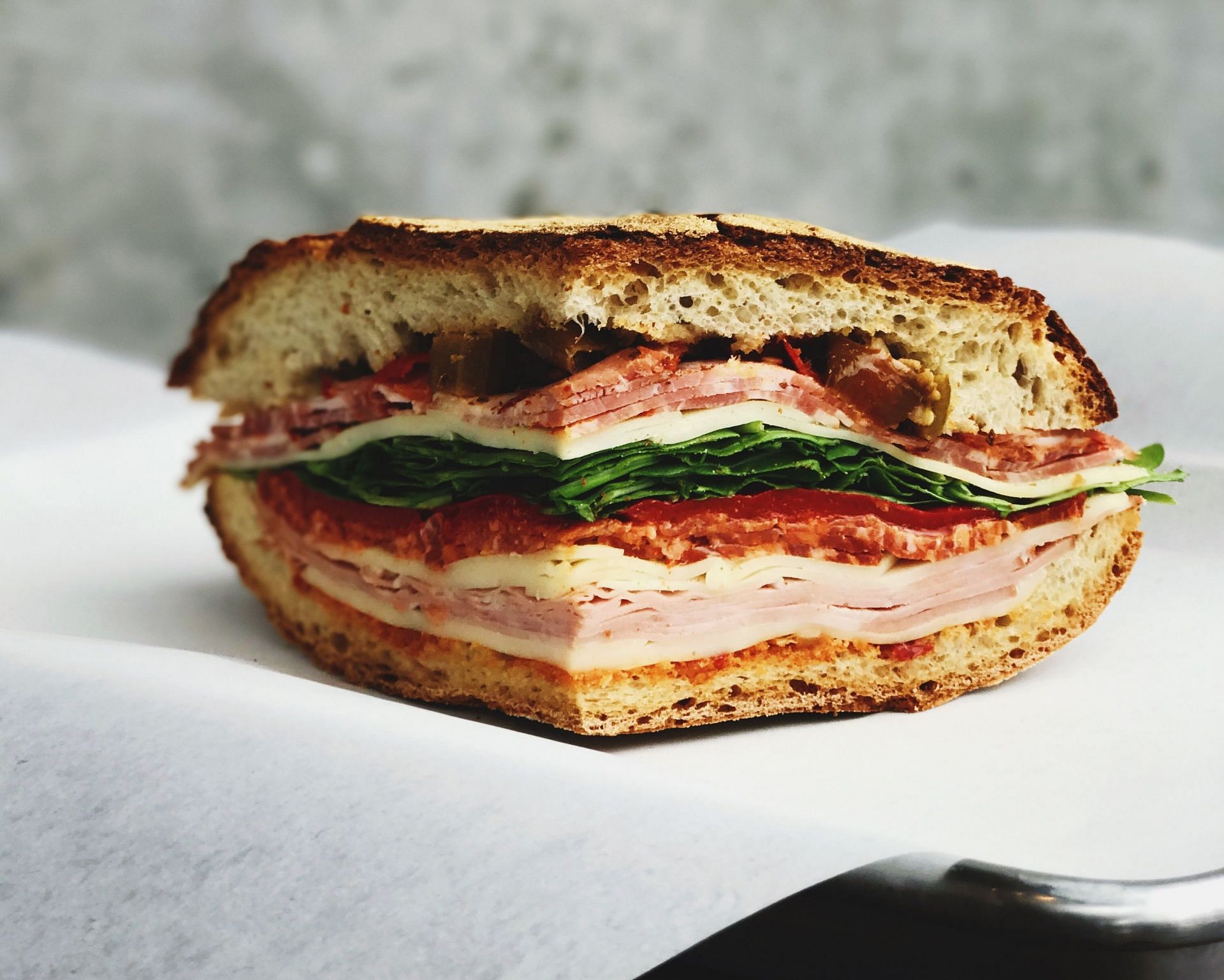Assemble eggless ham sandwiches in a minute (Image via Unsplash/ Eaters Collective)