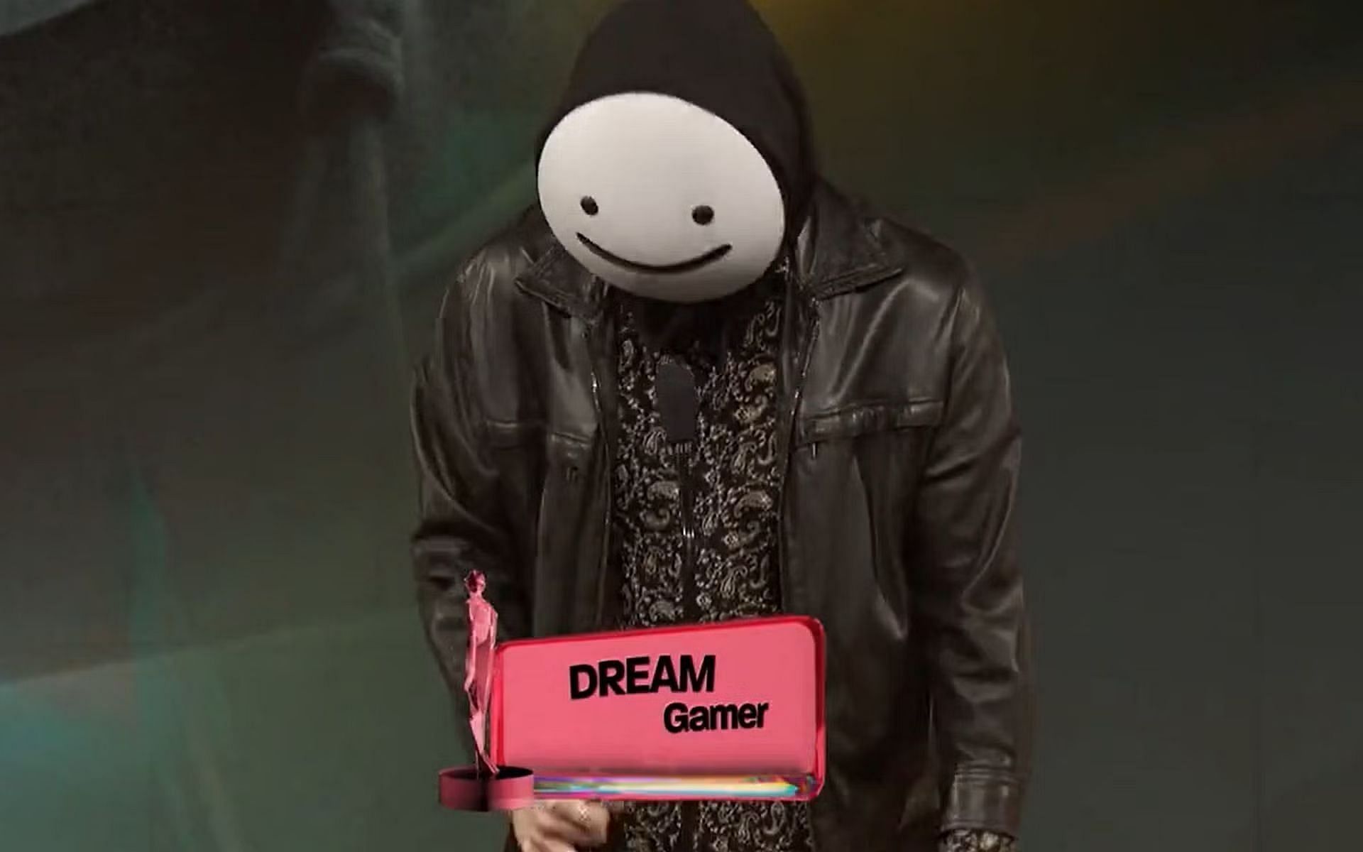 Dream responds to people &quot;obsessively hating him&quot; (Image via Streamys/Twitter)