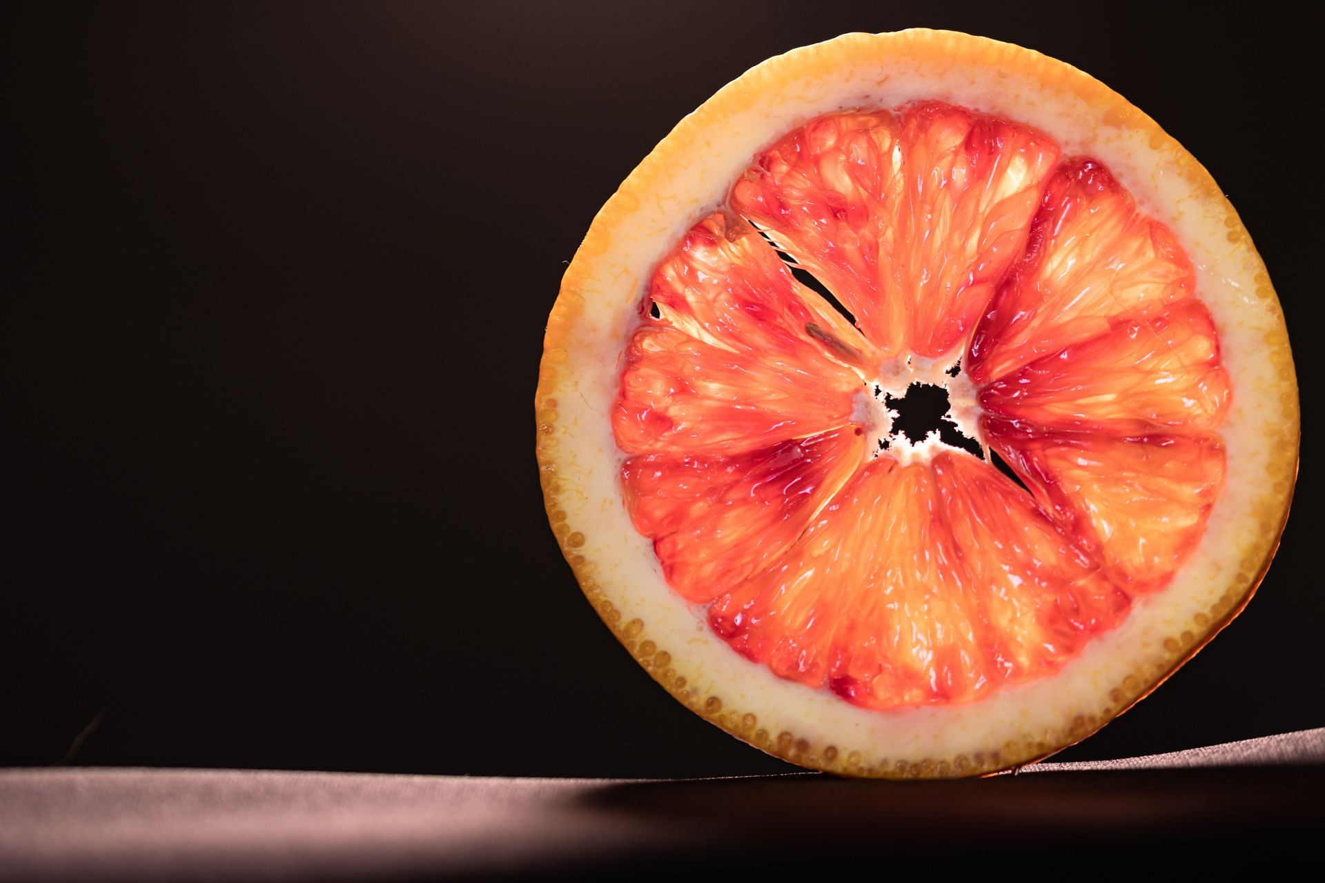 Side effects of blood orange (Image via Unsplash/Tasha)