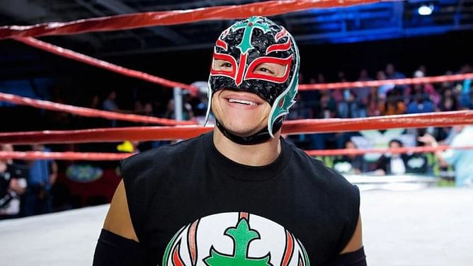 Popular SmackDown star pens heartwarming message to WWE Hall of Famer Rey Mysterio