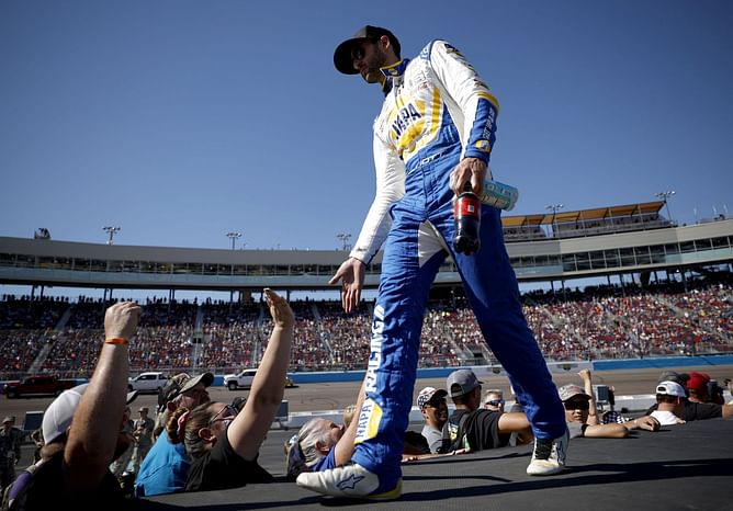 Chase Elliott’s Hooters paint scheme for 2024 NASCAR Cup series season unveiled