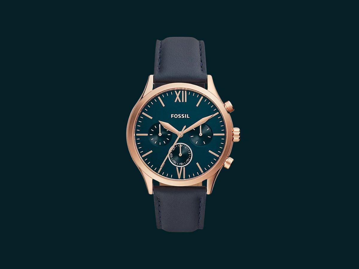 The Fenmore Multifunction Navy leather watch (Image via Fossil)