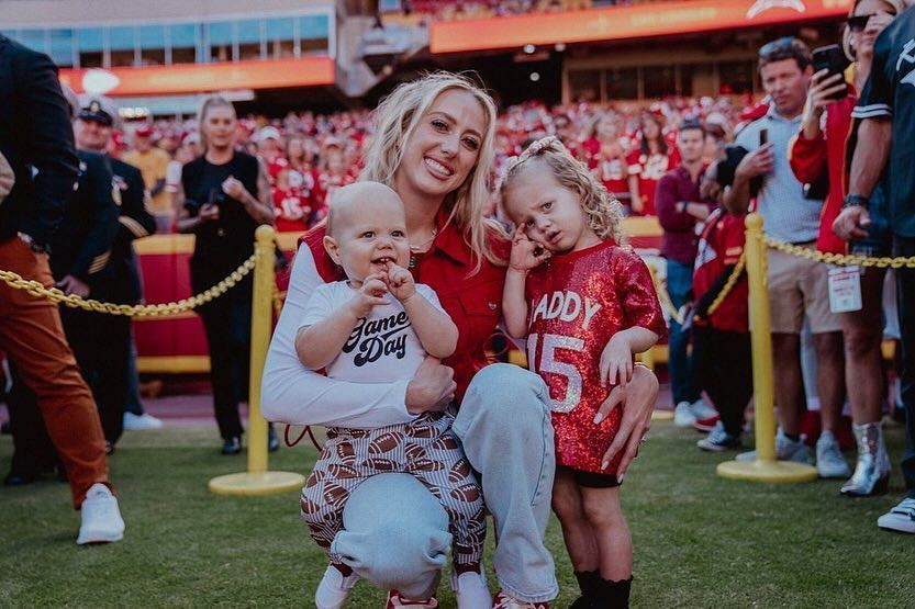 Brittany with Bronze and Sterling at a Chiefs home game. (Brittany Mahomes/IG)