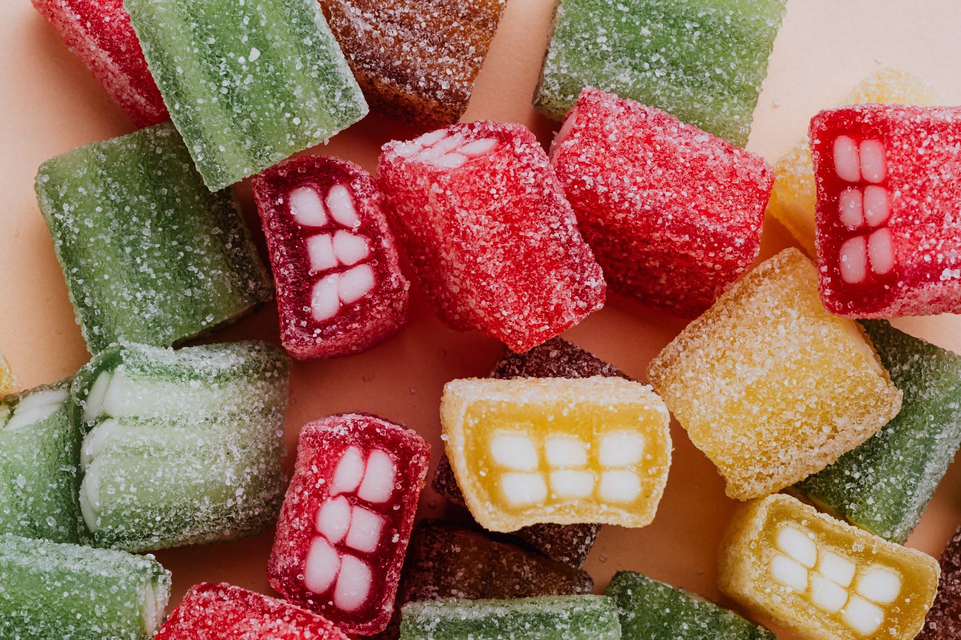 Is there a link between eating sour things and serotonin? (Image via Pexels/Karolina Grabowska)