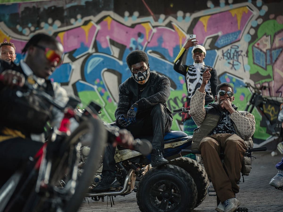 Dystopian London depicted in the movie (Image via Netflix)