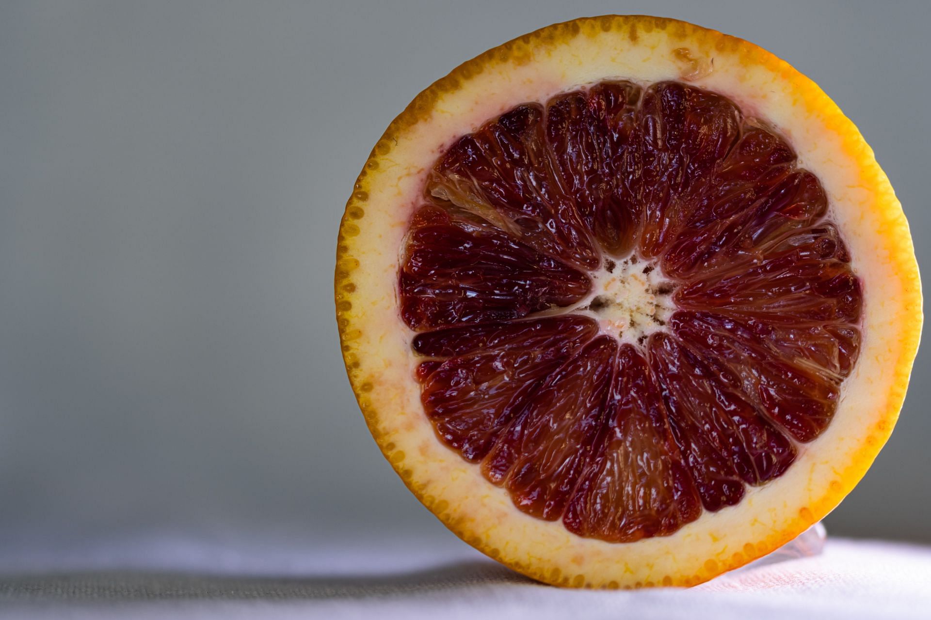 Side effects of blood orange (Image via Unsplash/Tasha)
