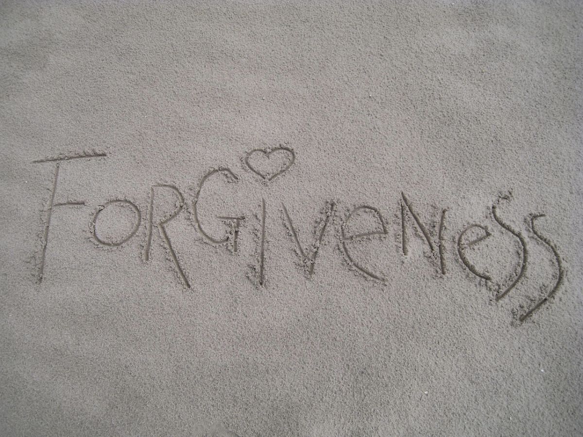 Practicing forgiveness (Image via Pixabay)