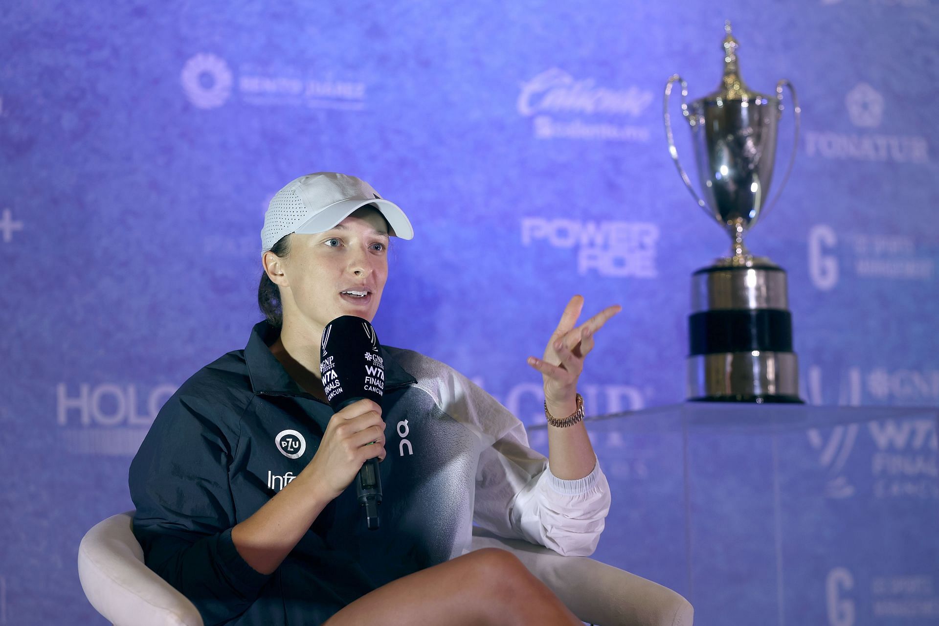 Iga Swiatek talking to the press at the 2023 WTA Finals