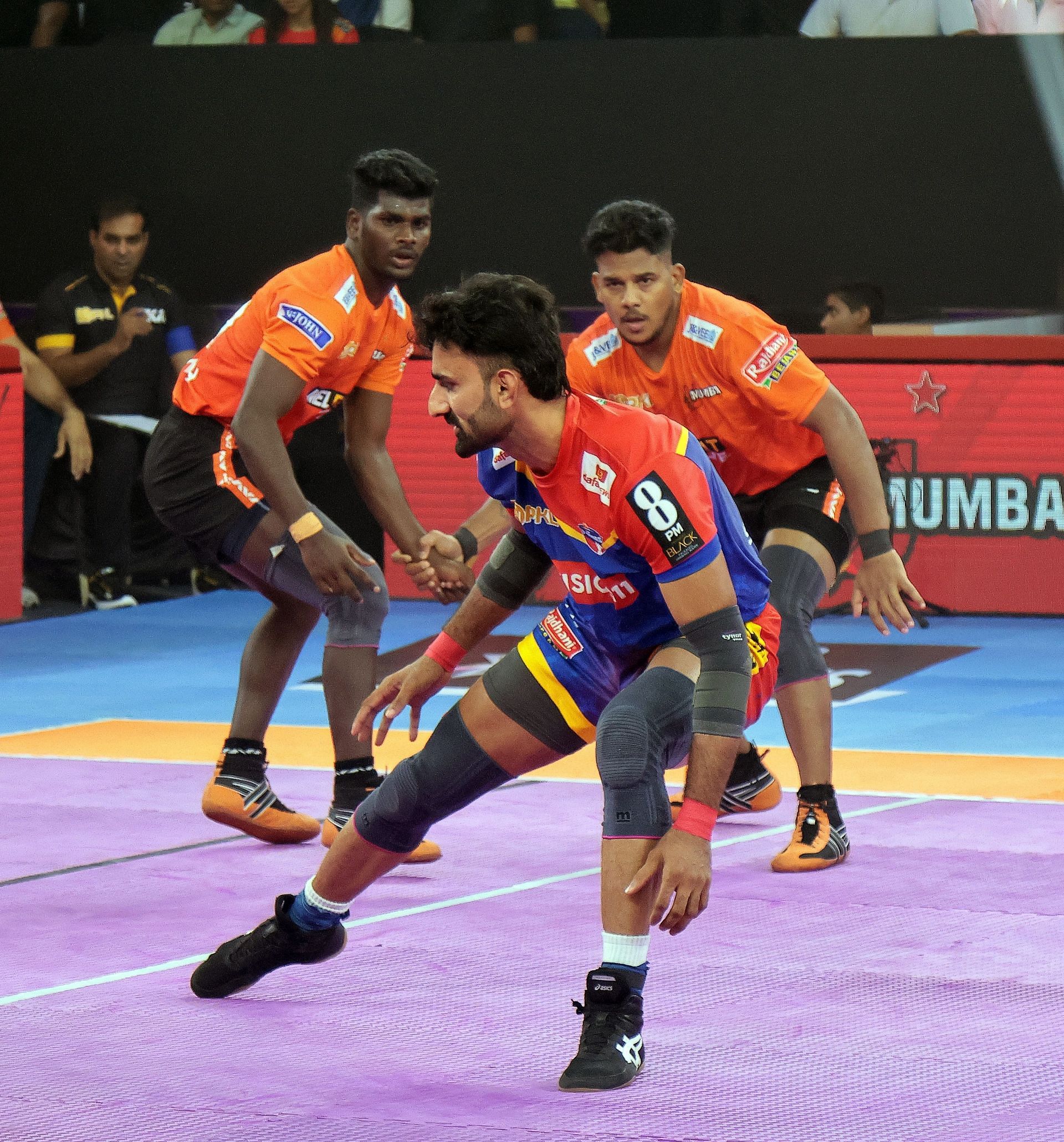 Surender Gill raiding against U Mumba in the first game (Credits: PKL)