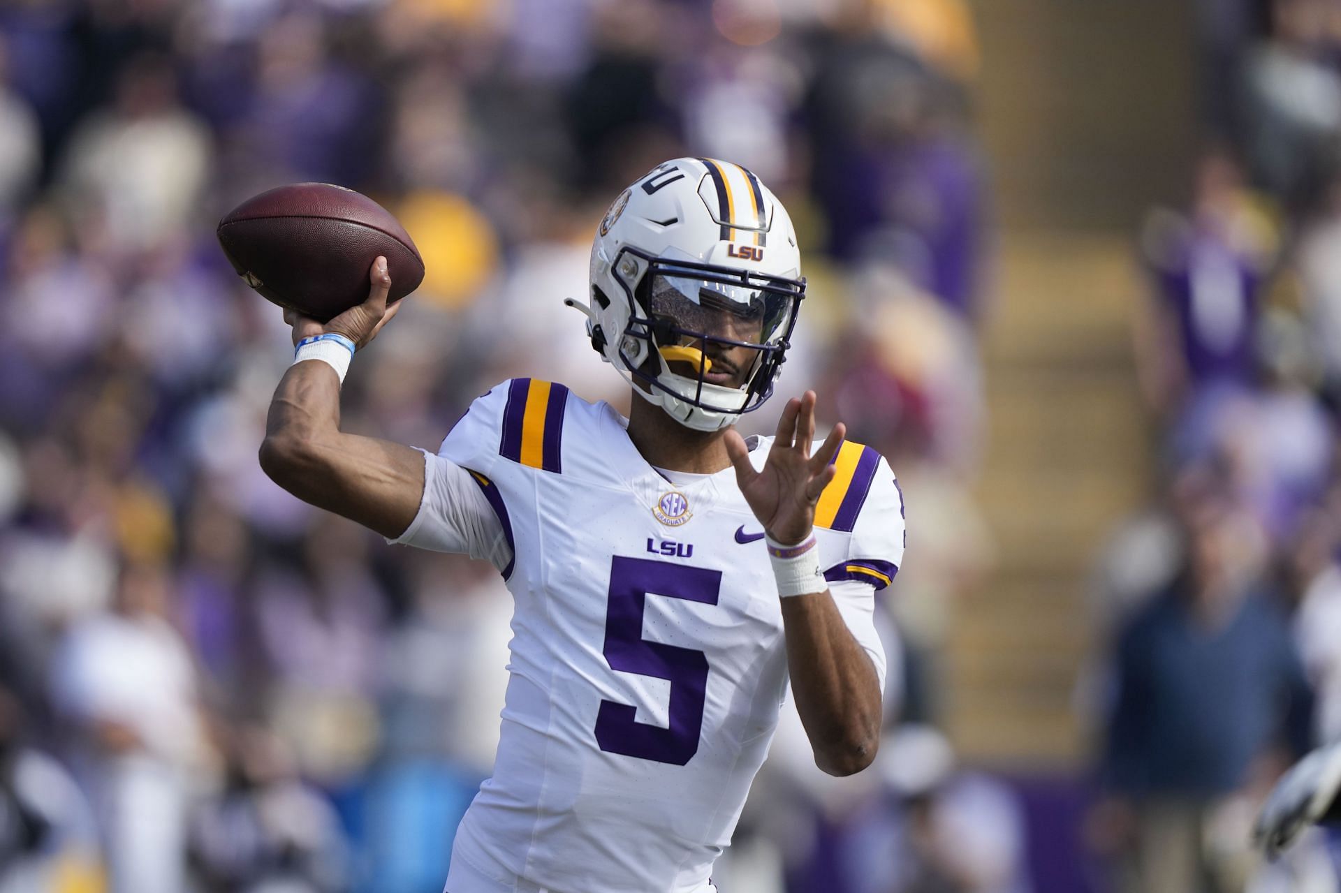 What grade is Jayden Daniels in? LSU QB's academic status explored