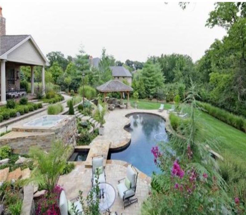 Yadier Molina's Missouri mansion's backyard (credits: bizjournals.com)