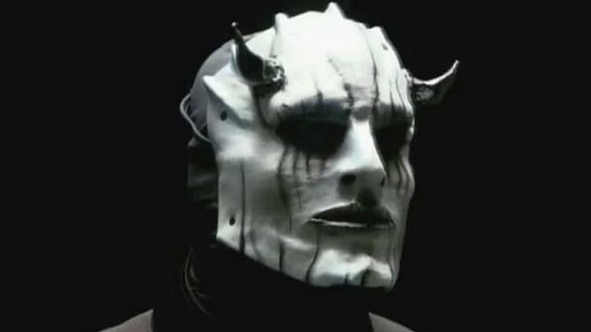 WWE legend teases AEW return: "I want to come back and find out who all the dark-dressed and masked guy is and just ruin their lives"