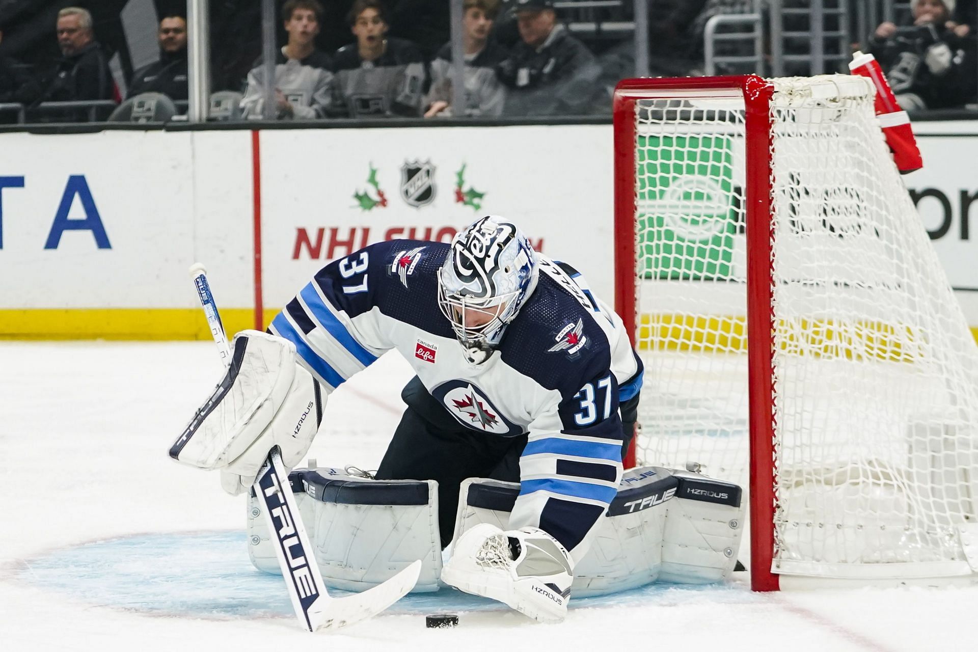 Hellebuyck has a .918 SV%