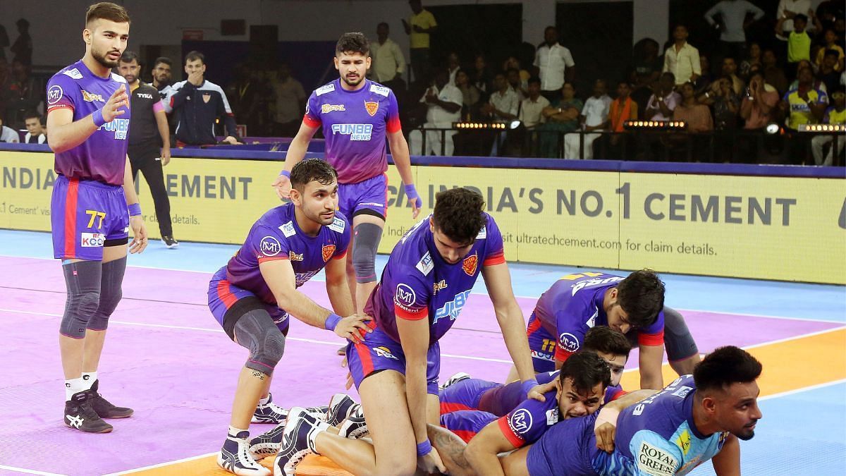 Dabang Delhi KC in action against Bengal Warriors (Image Courtesy: PKL)