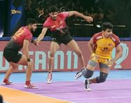 Saurabh Nandal (left) with Neeraj Narwal during Pawan’s raid (Credits: PKL)