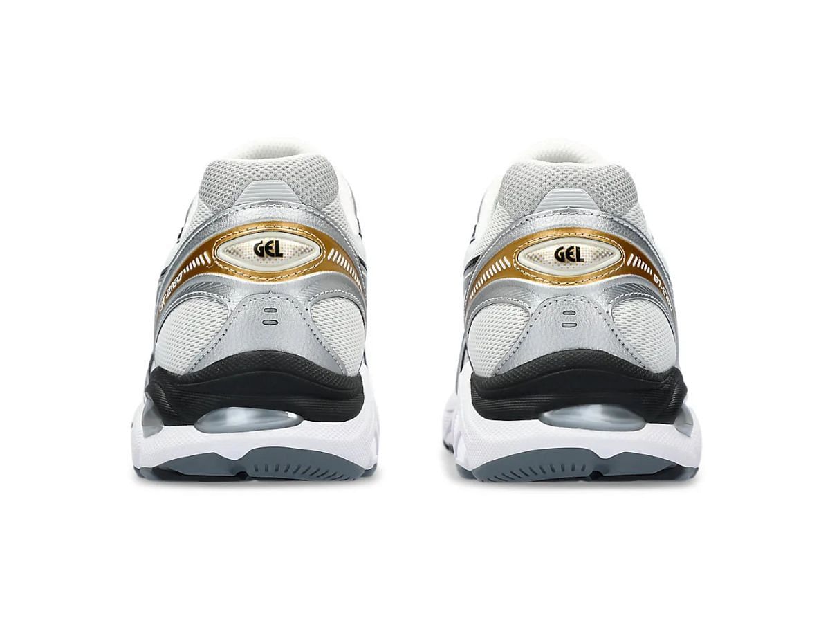 ASICS GT-2160 sneakers (Image via Sneaker News)
