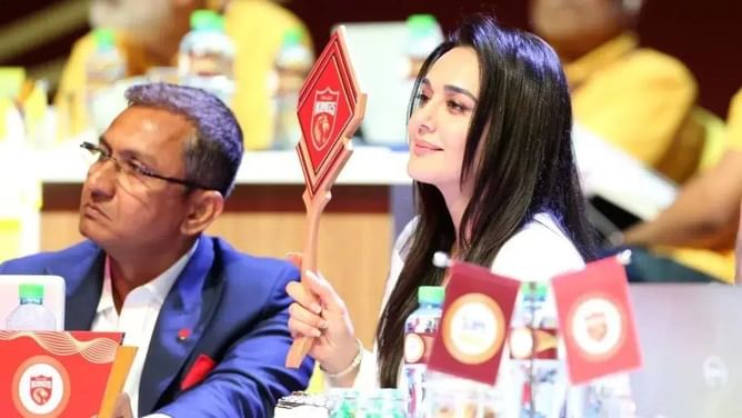 What exactly happened as PBKS raised the paddle for wrong player and signed Shashank Singh?