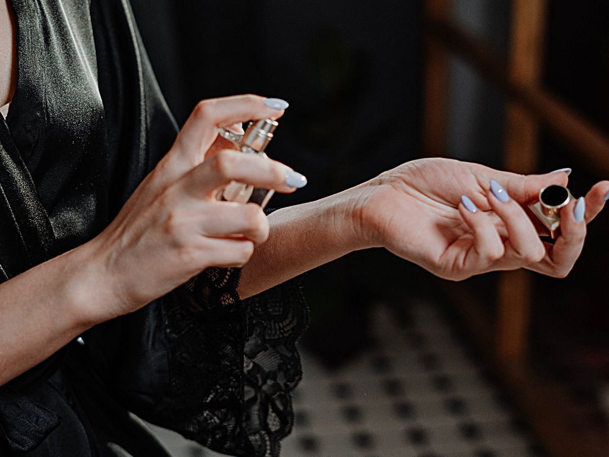 Application of Pheromone Perfume (Image via Pexels)