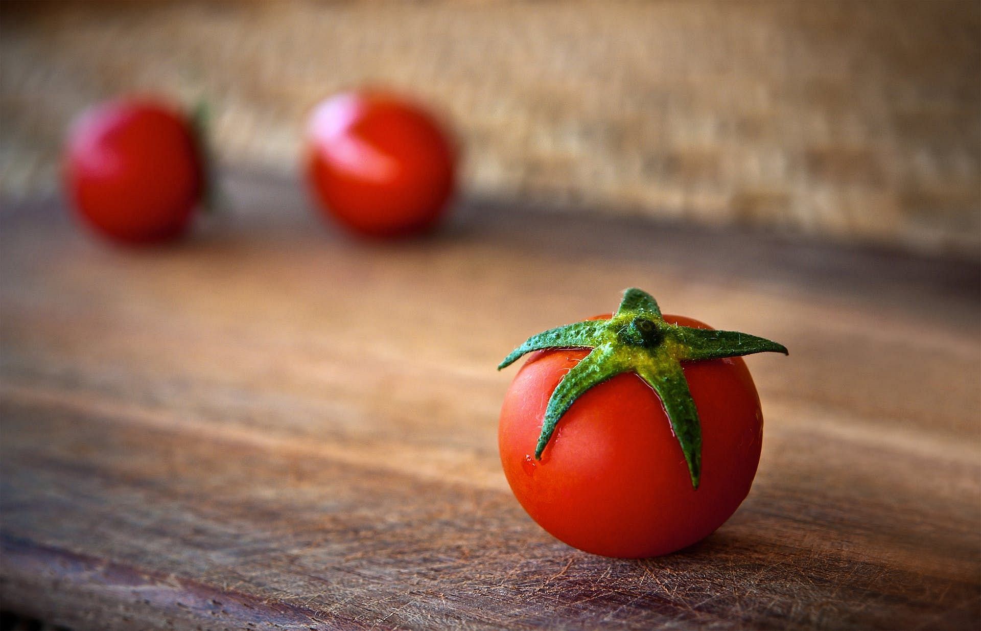 Use tomatoes. (Image via Pexels/Pixabay)