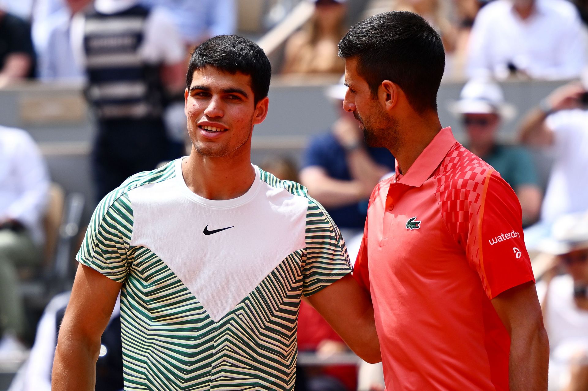 Carlos Alcaraz (L) and Novak Djokovic