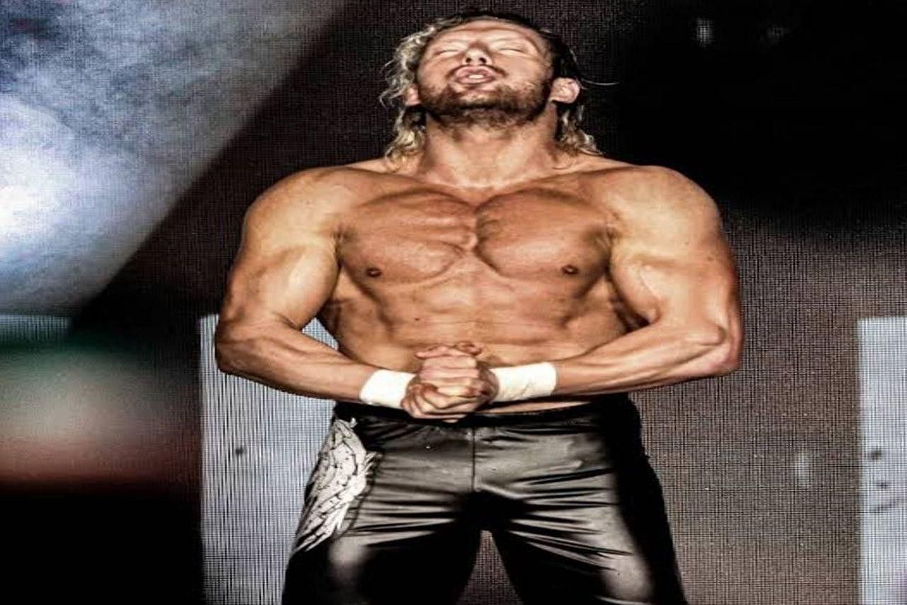 How tall is Kenny Omega