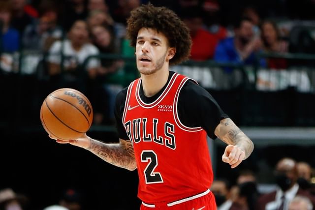 How tall is Lonzo Ball?