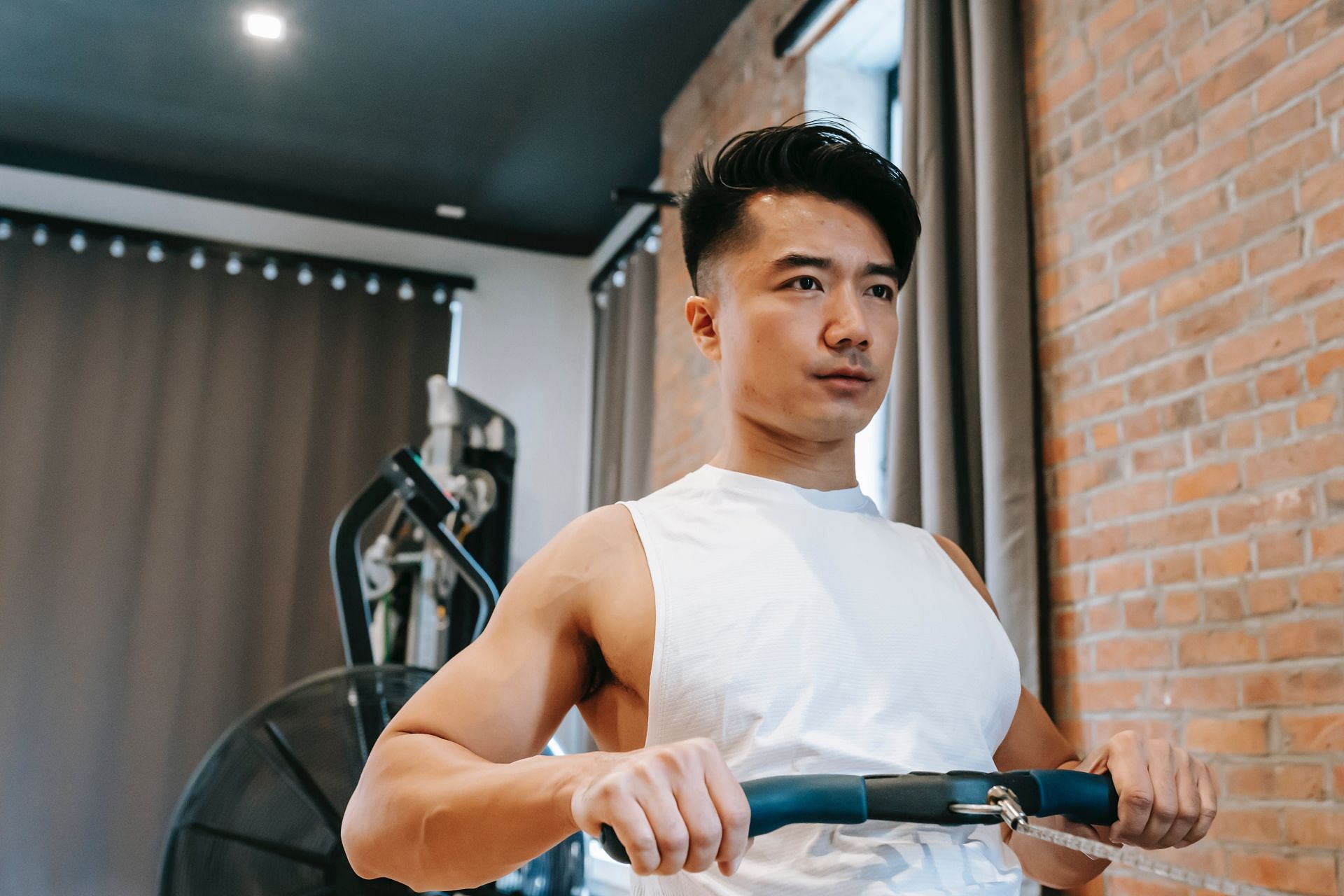 Benefits of Low Impact Exercise Equipment (Image via Pexels / Photo by Andres)