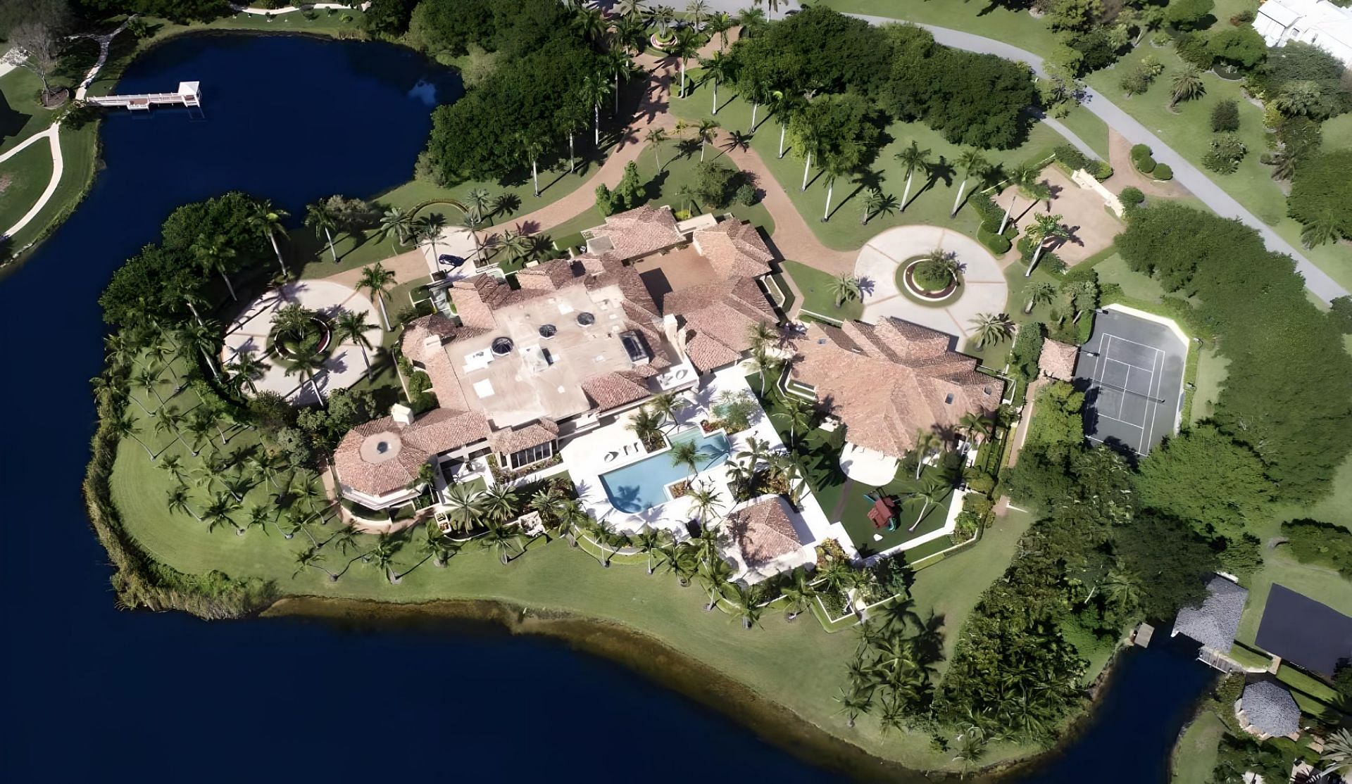 John Henry&rsquo;s former $25,000,000 Florida mansion (image credit: Douglas Elliman)