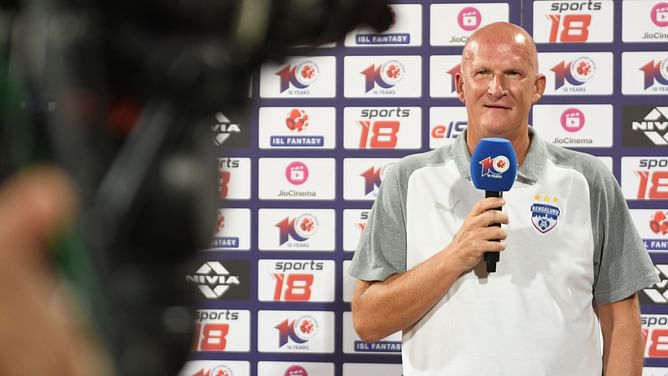 "BFC fans are hard to please" - Twitter erupts as Bengaluru FC part ways with head coach Simon Grayson