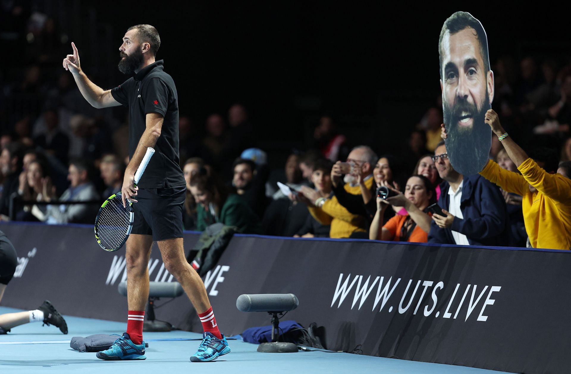 tennis Benoit Paire chugs a beer during match, shocks Casper Ruud by