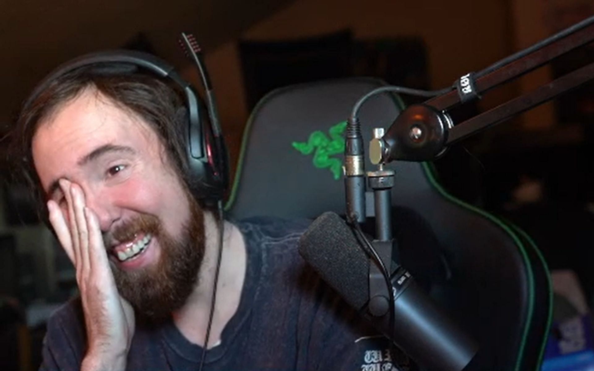Asmongold bursts out laughing at World of Warcraft community