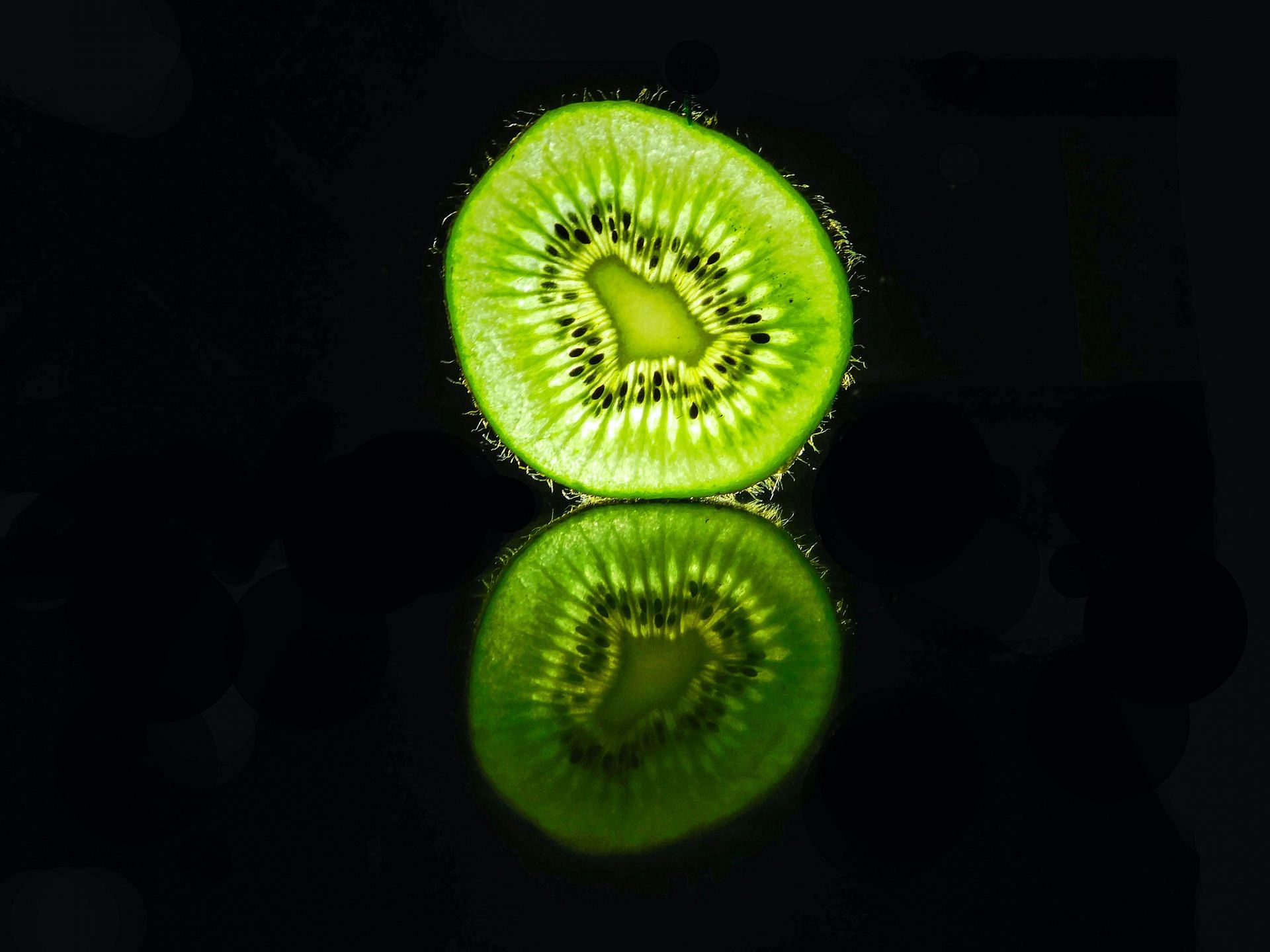 Kiwi seeds are good for health. (Image via Unsplash/ Sweta Verma)