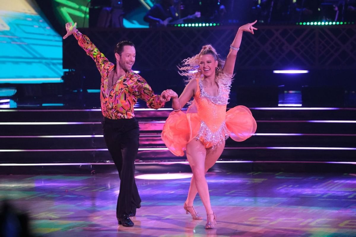 When does Dancing with the Stars air?(01)