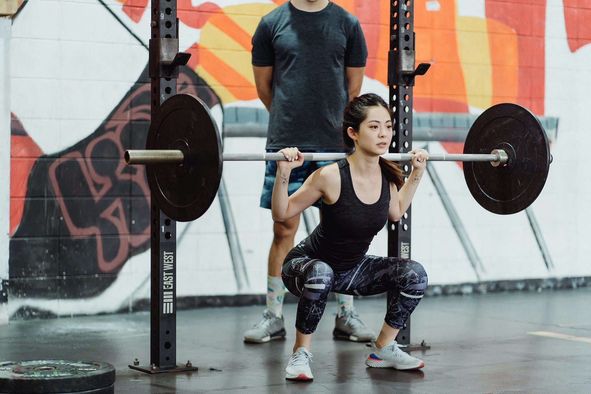 Back squats. (Image credits: Pexels/ Ketut Subiyanto)