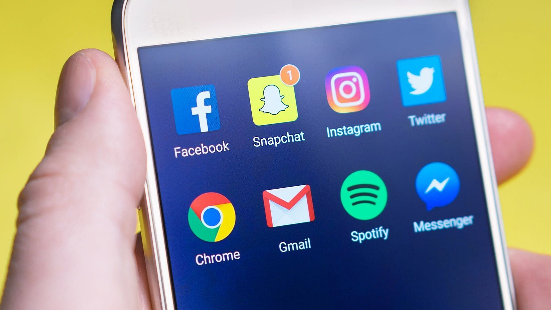 Social media among bad habits for health (Image sourced via Pexels / Photo by pixabay)