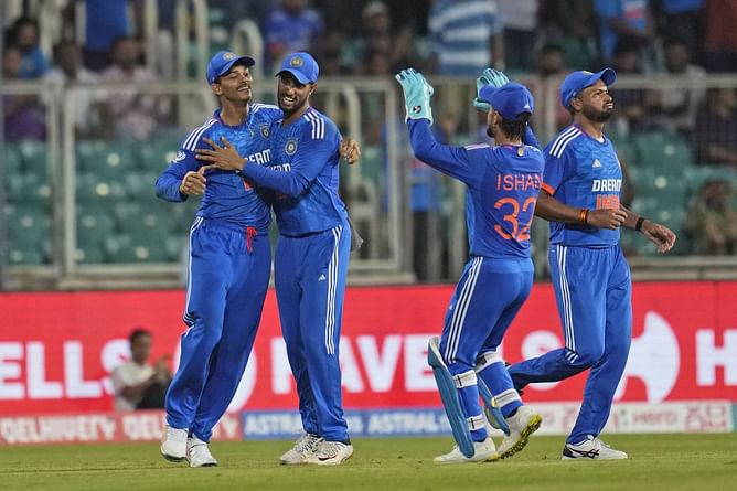 मेरी समझ से तो बाहर है...वनडे टीम में युवा खिलाड़ी को शामिल नहीं करने को लेकर आया बड़ा बयान