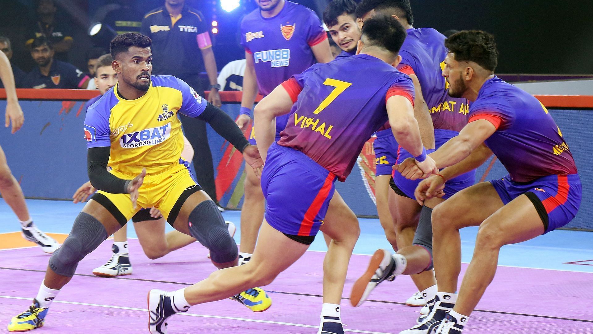 Ajinkya in action against Dabang Delhi K.C. (Image via Pro Kabaddi League)