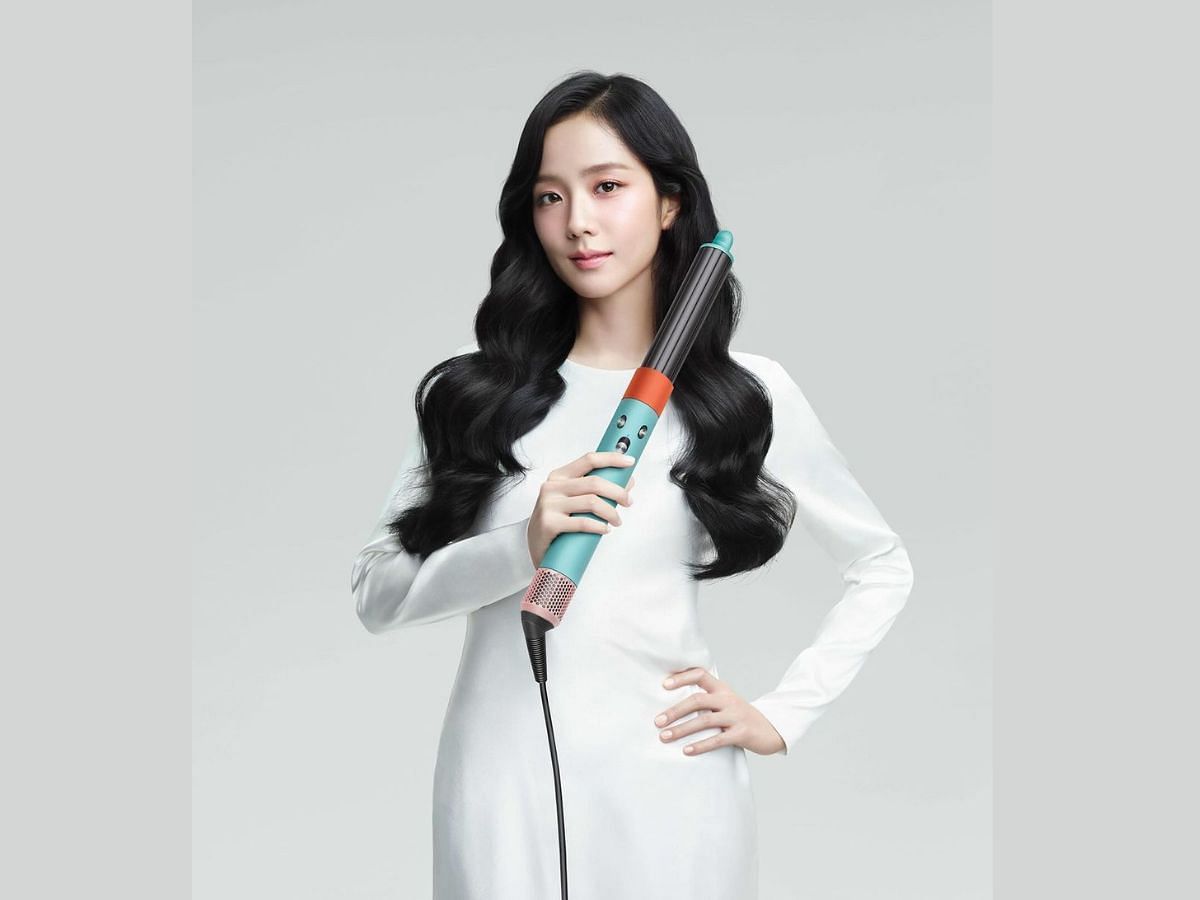 Fans swoon over BlackPink Jisoo as she poses for Dyson: &ldquo;Effortless Beauty&rdquo; (Image via Instagram/@wkorea)