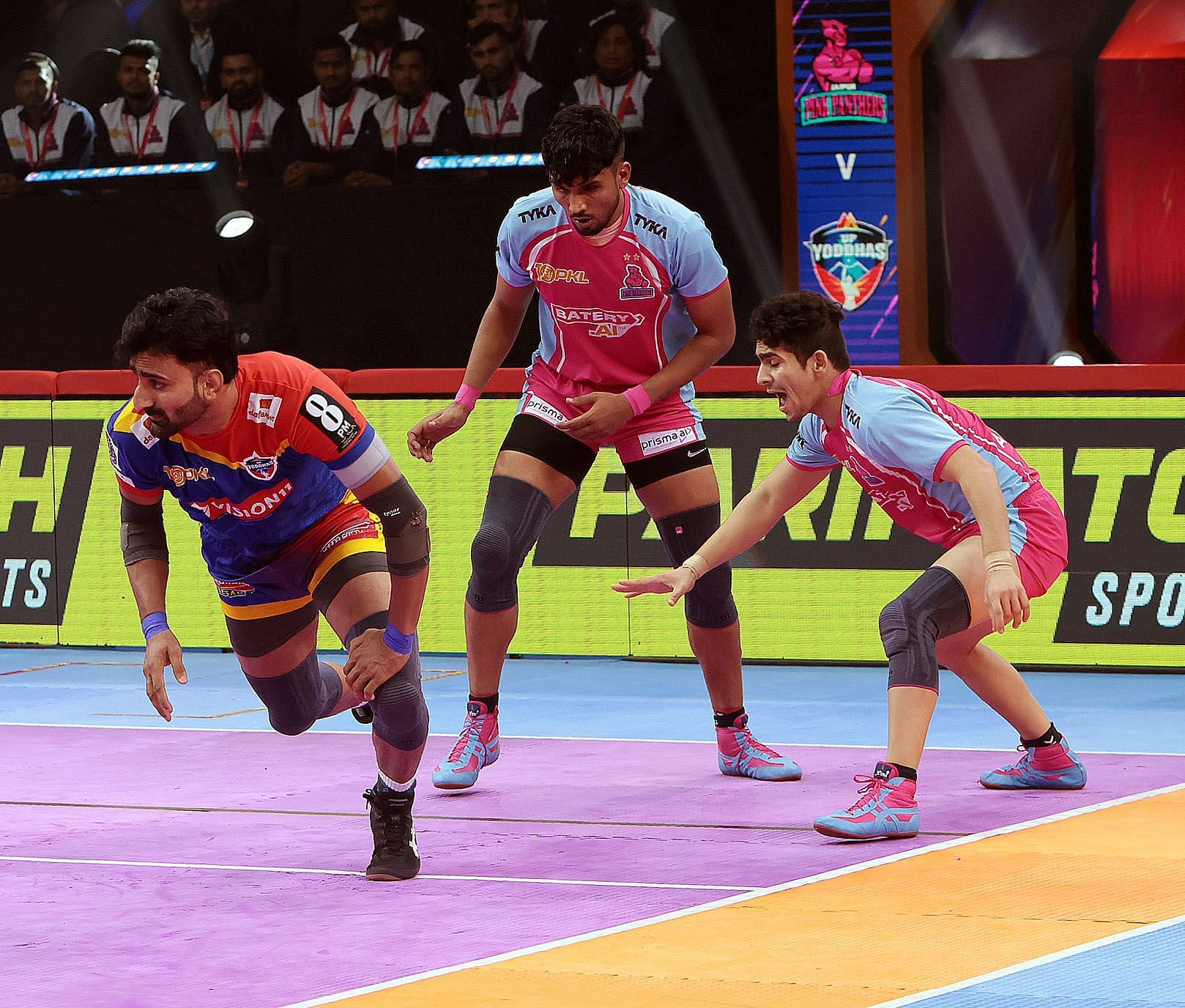 Surender Gill in action against Jaipur Pink Panthers (Image Credits: Pro Kabaddi League)