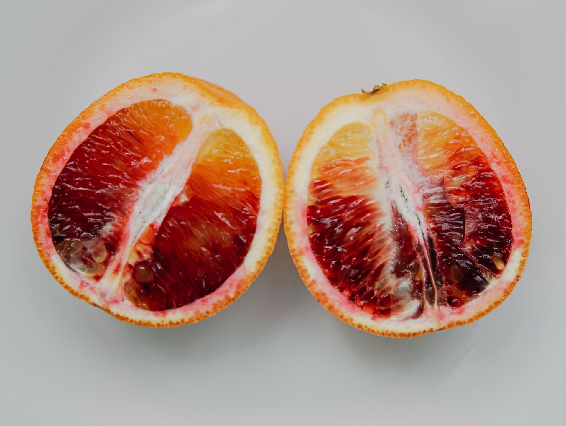 Side effects of blood orange (Image via Unsplash/Elle Huges)