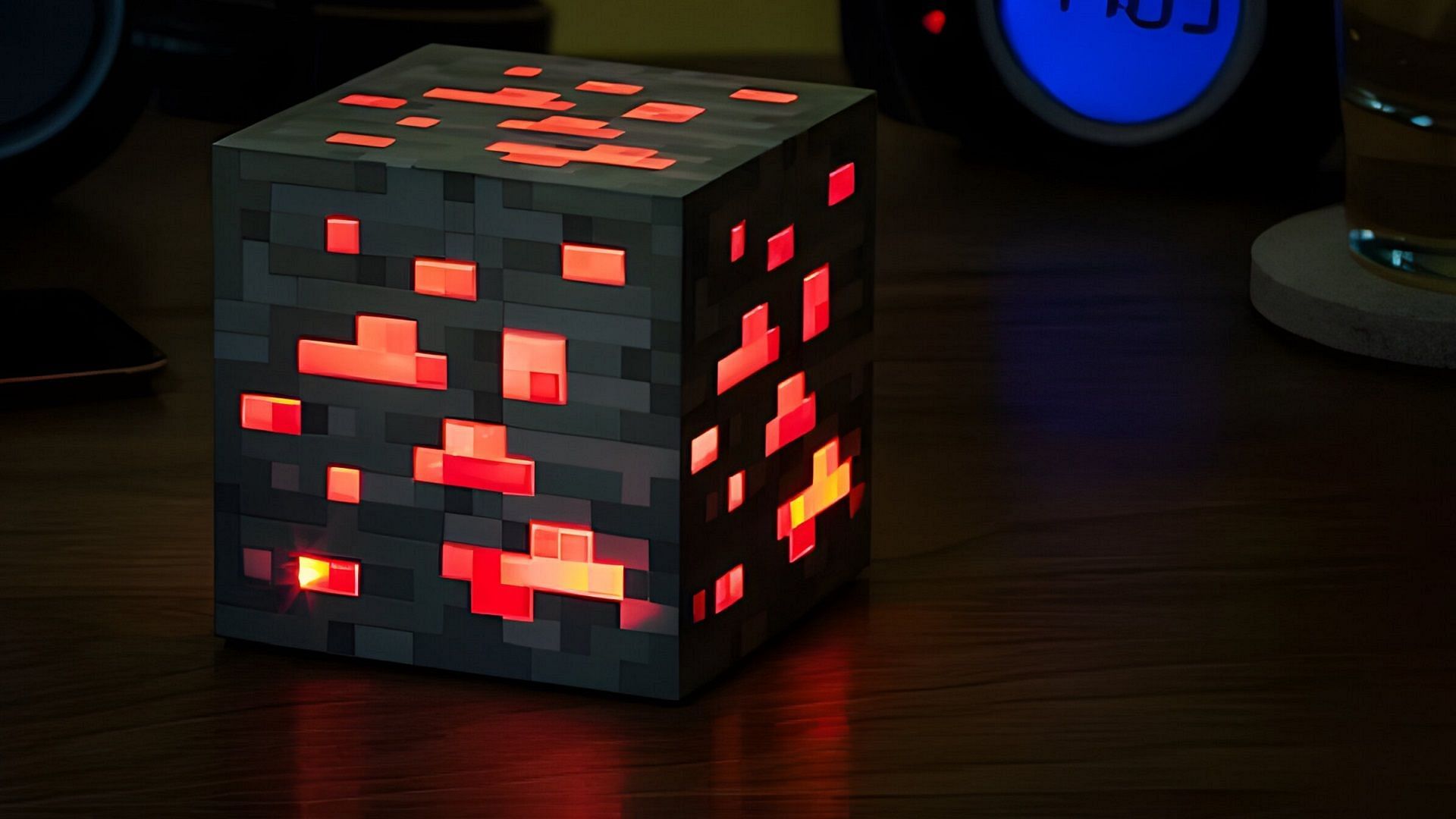 Gardez votre niveau de lumière à zéro avec cet excellent cadeau de Noël Minecraft (Image via Mojang)