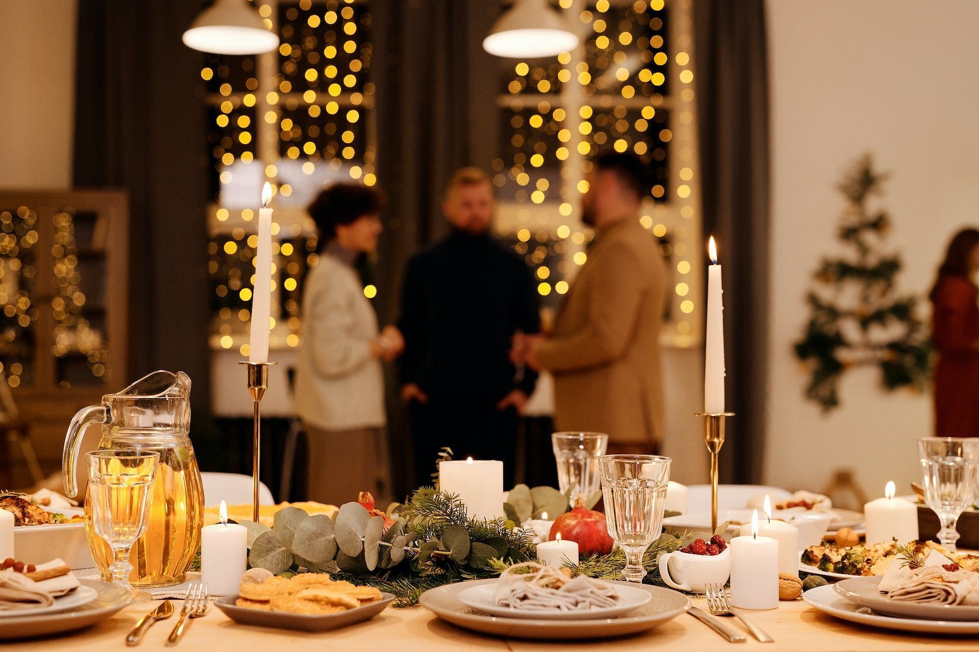 A good Christmas dinner makes the festival merrier (Image via Pexels/Nicole Michalou)