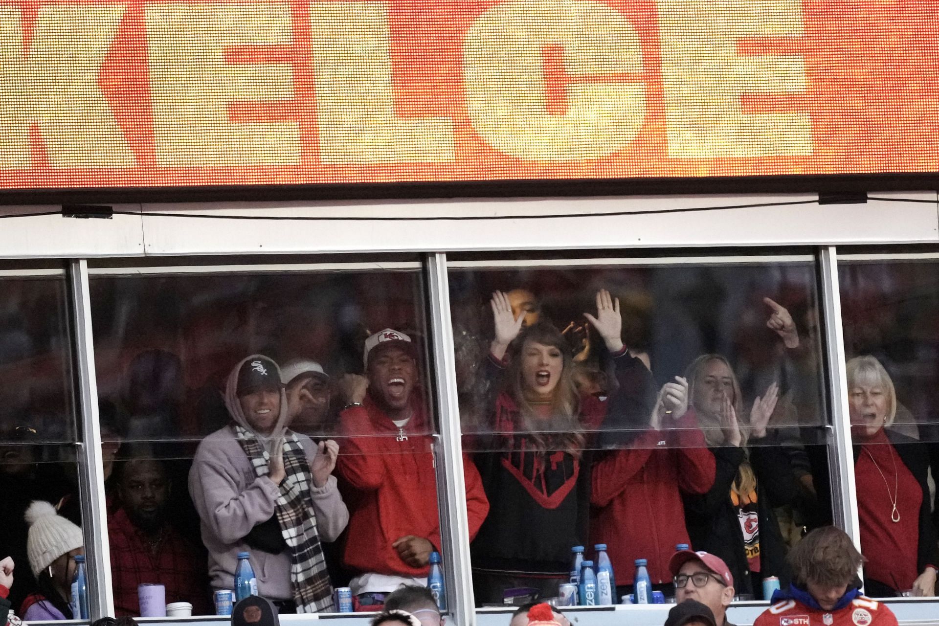 Taylor Swift cheering on Travis Kelce