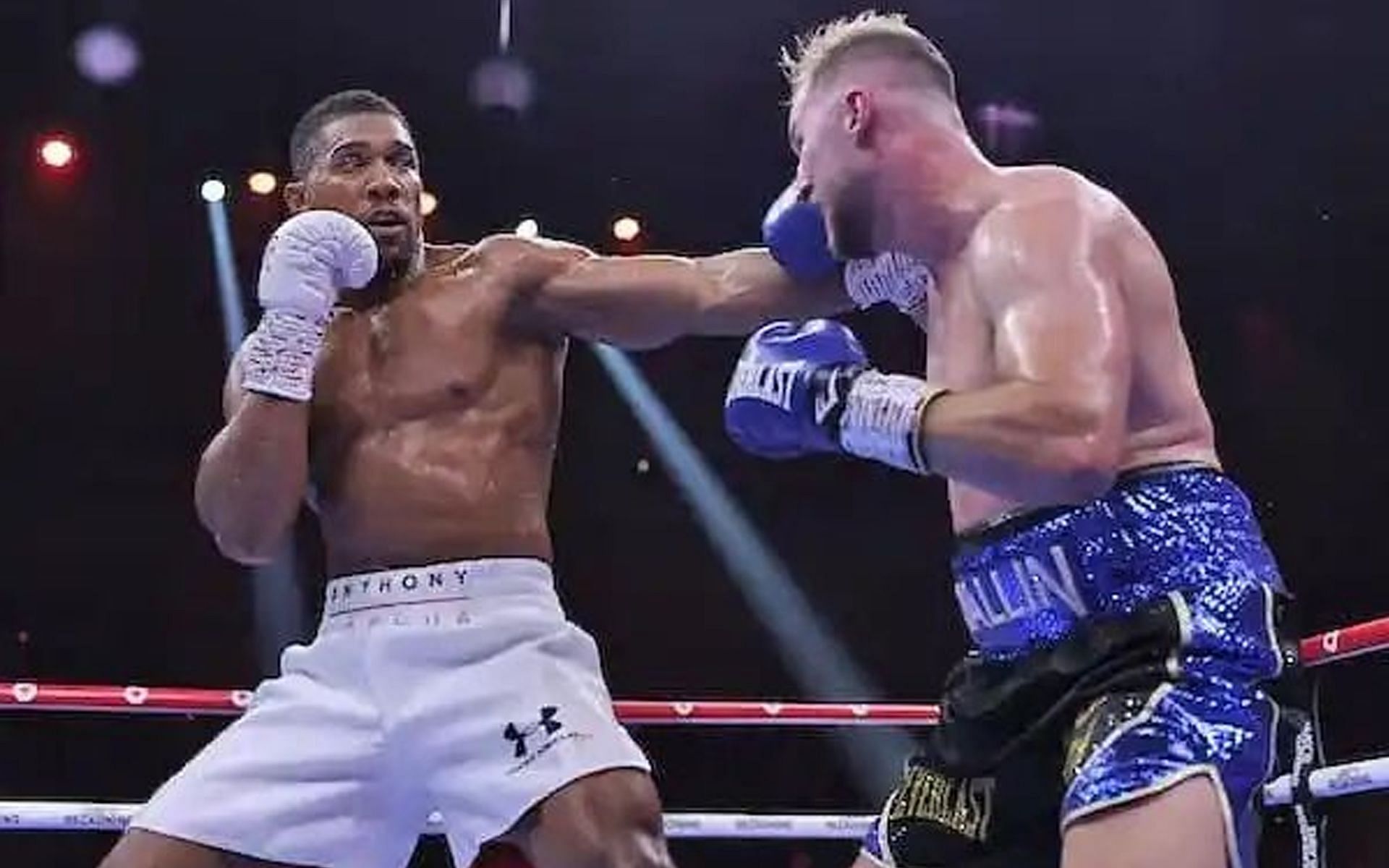 Anthony Joshua (left) delivered one of the most dominant performances against Otto Wallin (right) (Image Courtesy: @BoxingStudsNoticias X)