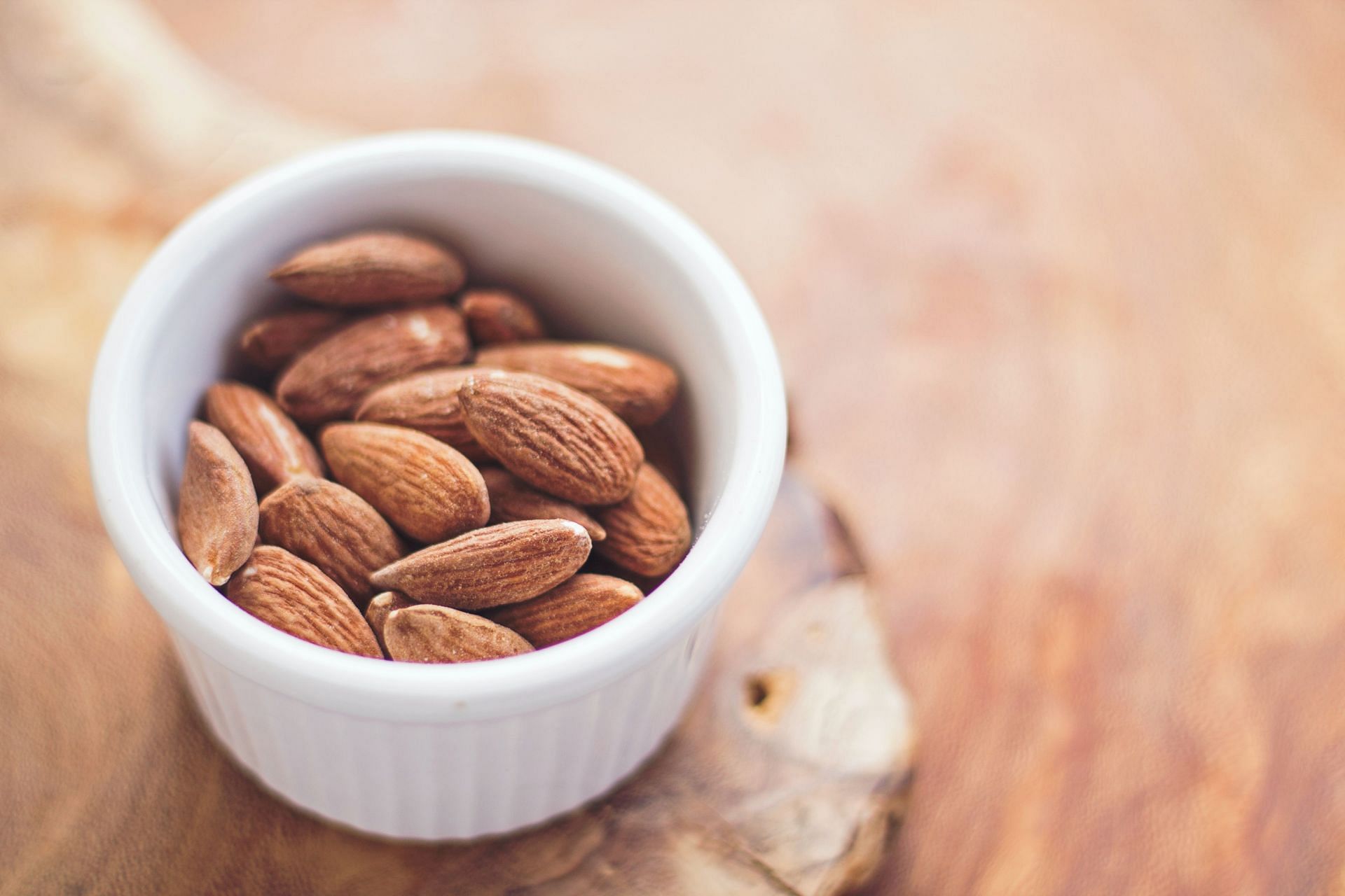 Soaked vs Unsoaked Almonds (Image via Unsplash/Juan Jose)