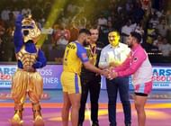 Sahil Gulia (left) during toss (Credits: PKL)