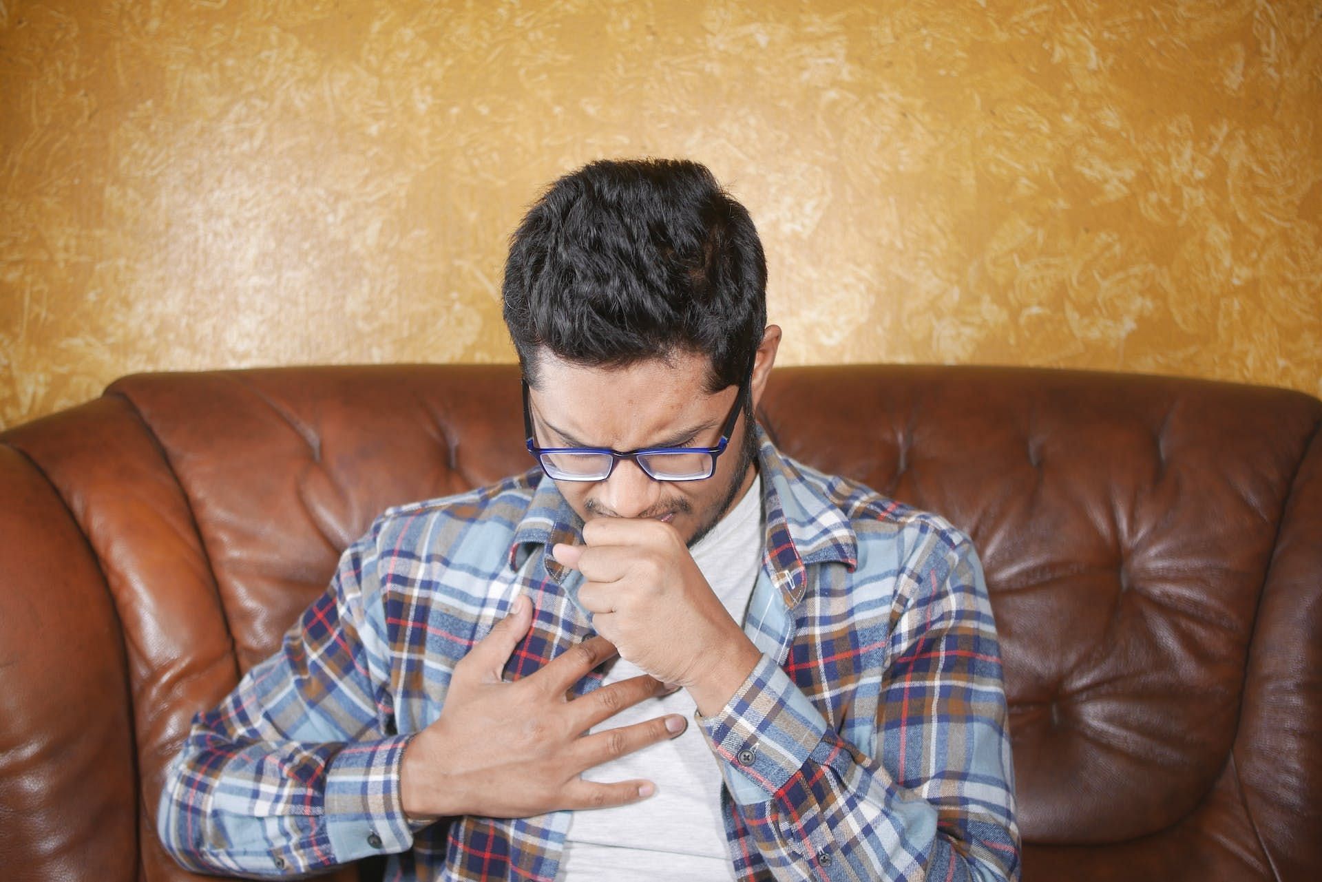 Symptoms of dysphagia includes extreme cough, choking and more. (Image via Pexels/Towfiqu barbhuiya)