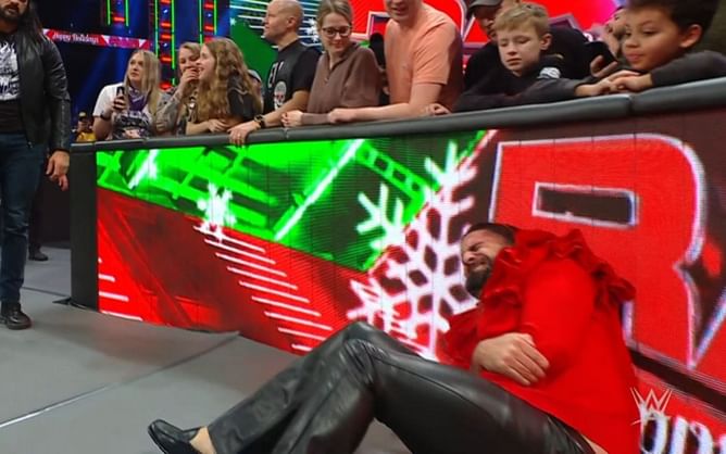 Seth Rollins possibly left injured on WWE RAW this week