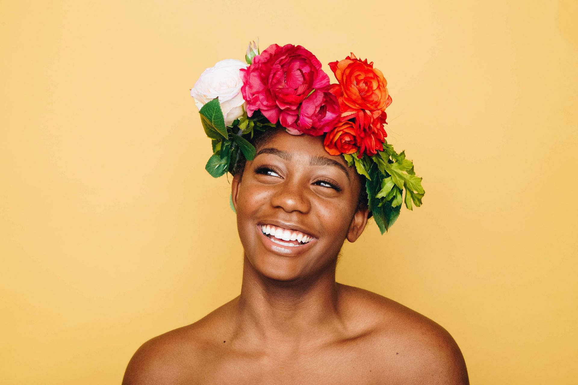 Bright white teeth (Image via Unsplash/Autumn)