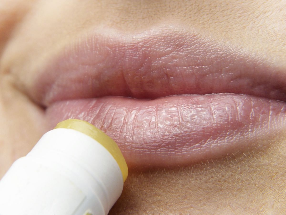 Nourish the lips (Image via Pixabay)